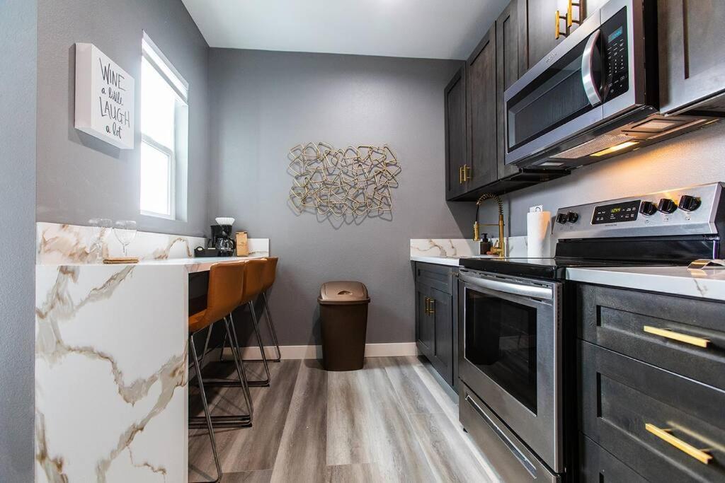 Professionals-Restaurants-Fastwifi-A C-Desk- Pets San Diego Exterior foto